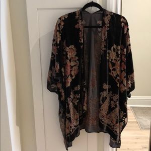 Lovestitch floral velvet kimono